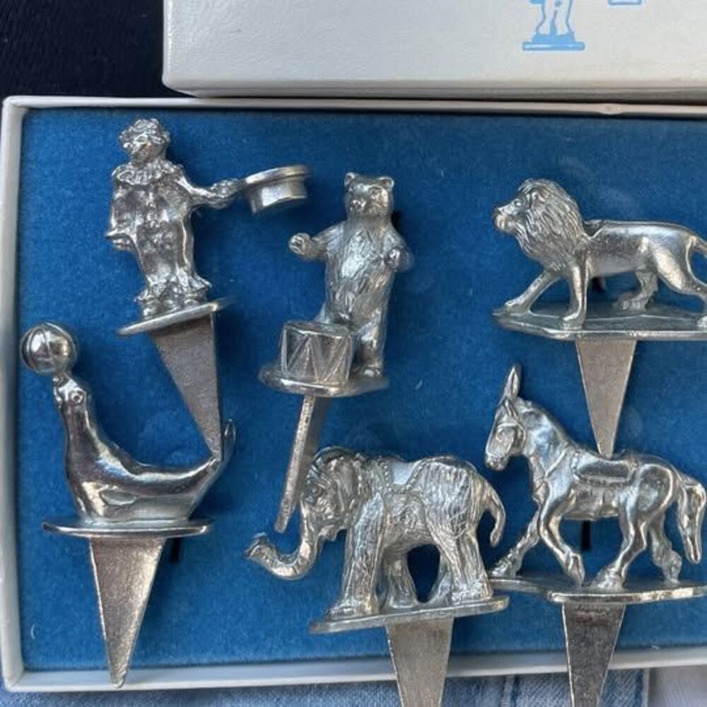 Vintage Empire Silver Circus-Themed Birthday Candle Holders Set (Box & Candles) - Picture 8 of 9